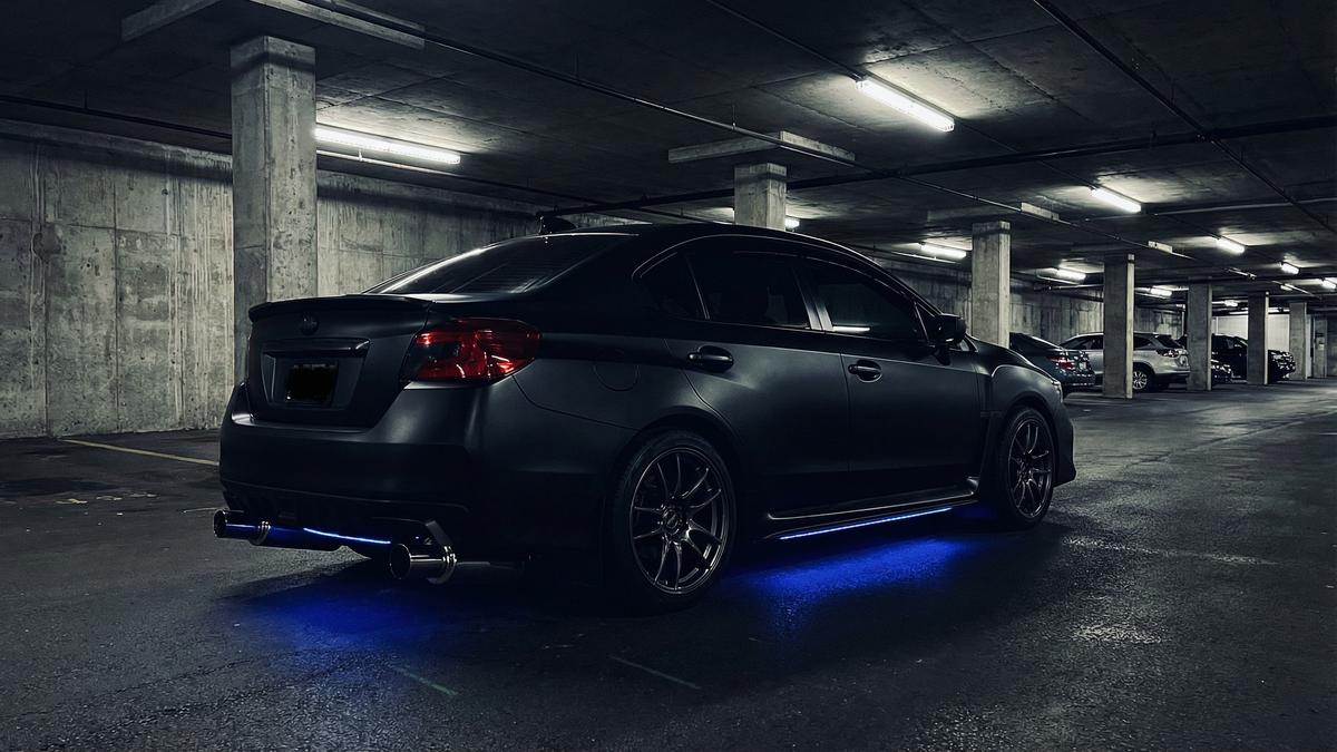 草莓视频暗夜改装轿车视频